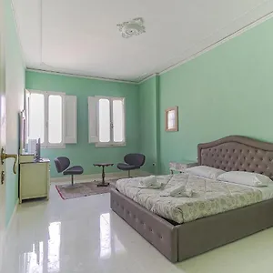  Apartment Spacious Three Bedroom On The Arno